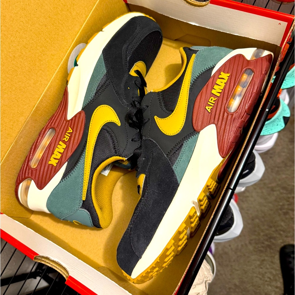 BRAND NEW in box Men’s Nike Air Max Excee shoes Size 11.5